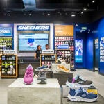 Amazon liquida casi a mitad de precio las Skechers favoritas para caminar horas sin dolor