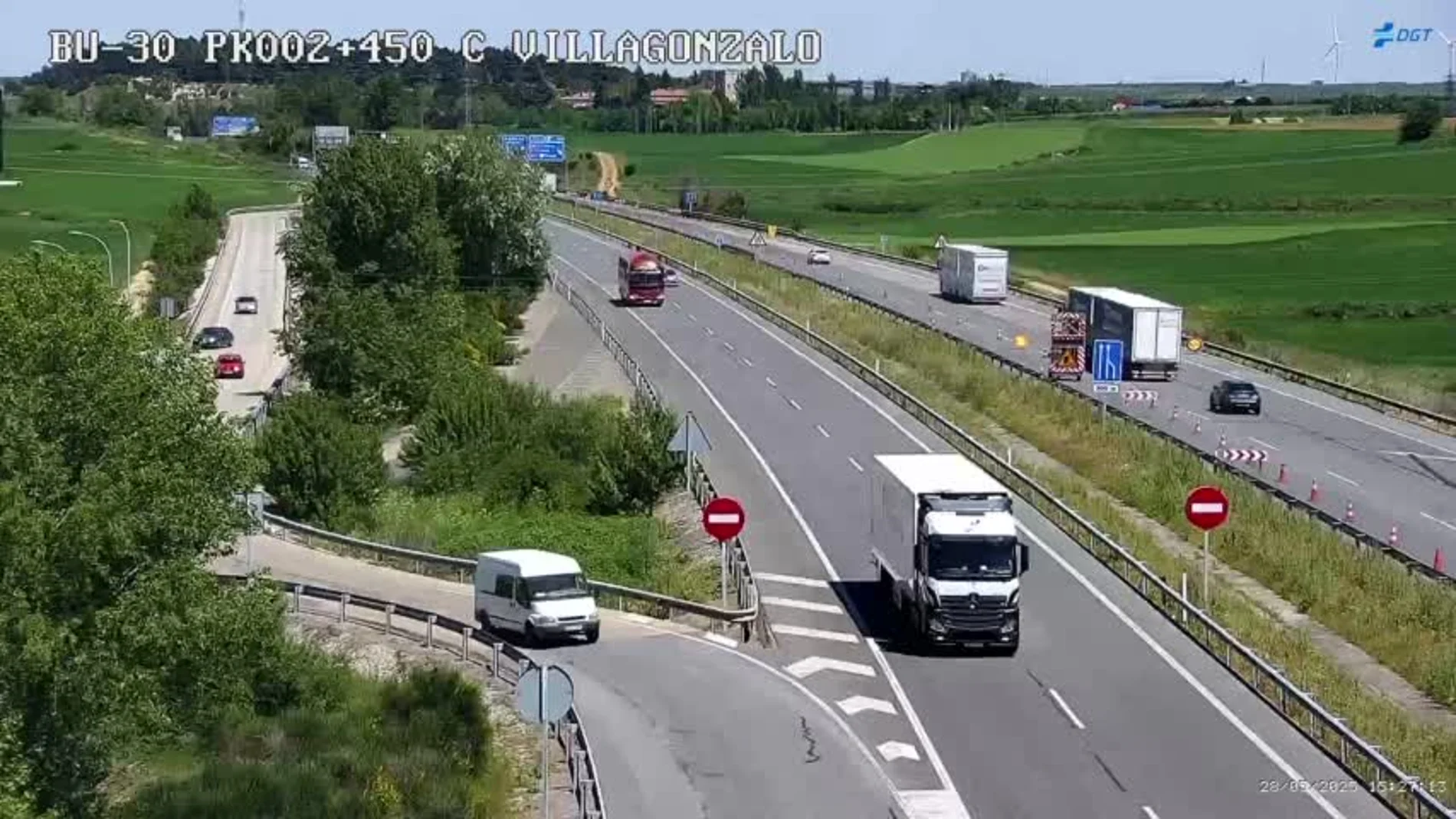 El tráfico ha tenido que ser cortado en la BU-30 como consecuencia de este accidente