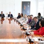 Reunión de la ministra de Defensa con los directivos de las empresas del sector