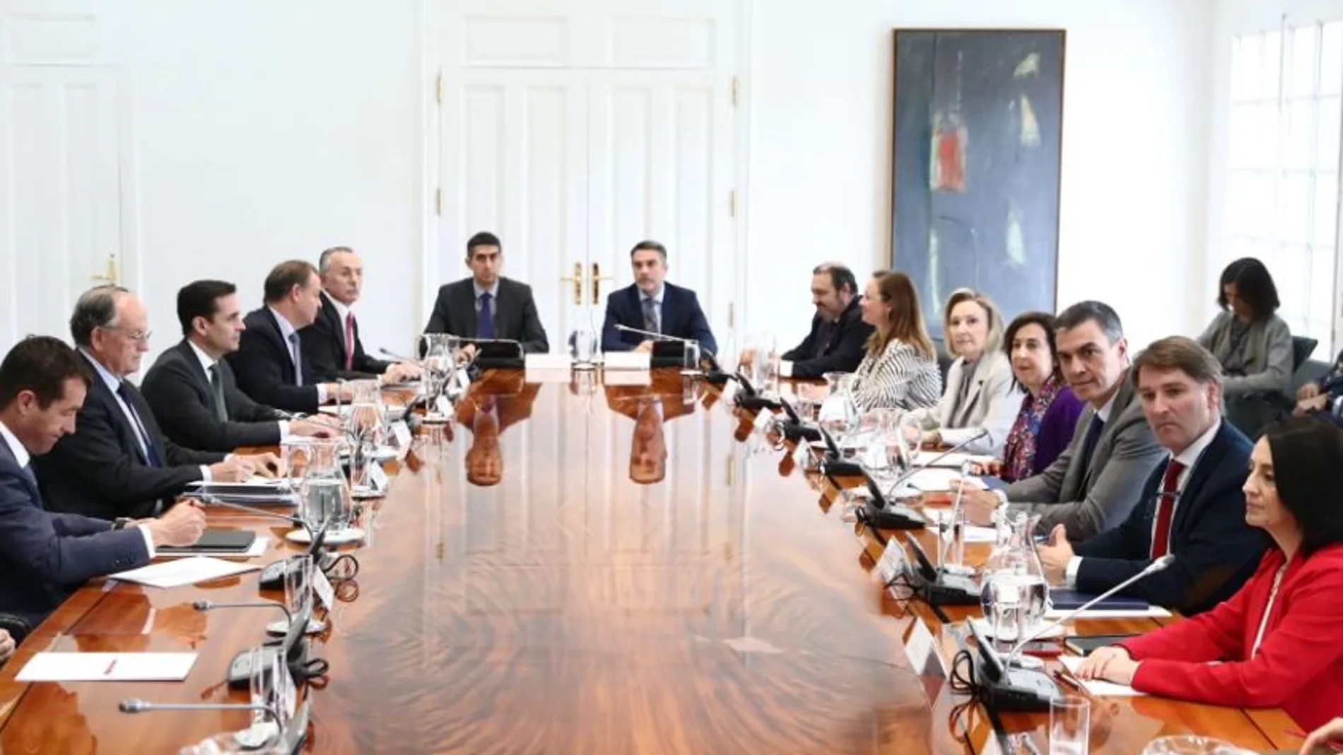 Reunión de la ministra de Defensa con los directivos de las empresas del sector