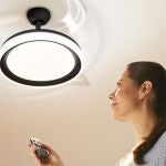 Un ventilador 2 en 1 que refresca, ilumina y te ayuda a descansar mejor cada noche