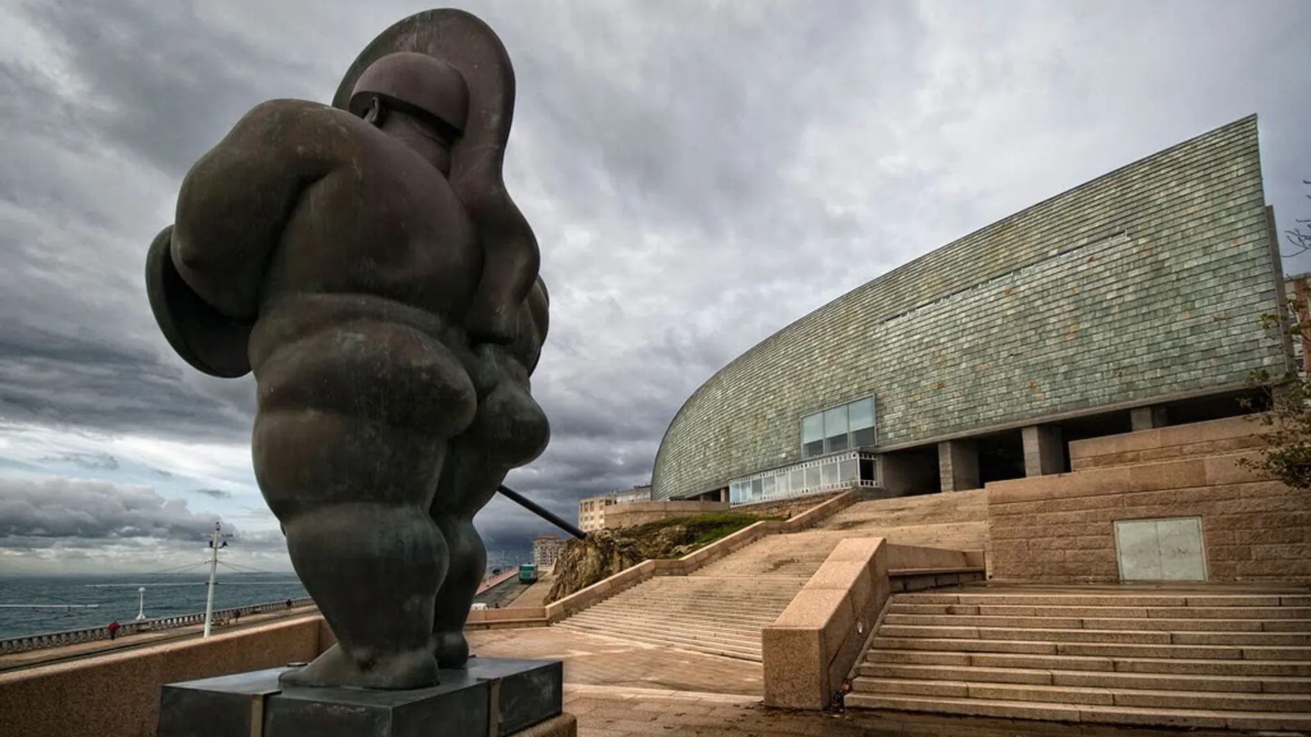 Así es el museo sobre el ser humano que vigila el Atlántico desde A Coruña