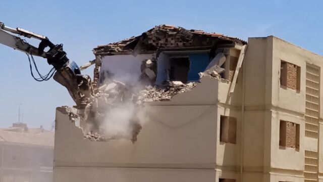 Primeros trabajos de demolición del Cuartel de la Guardia Civil de Toledo.