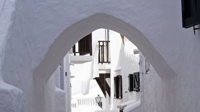 El pueblo de Menorca que está considerado como el 'Mykonos' de España