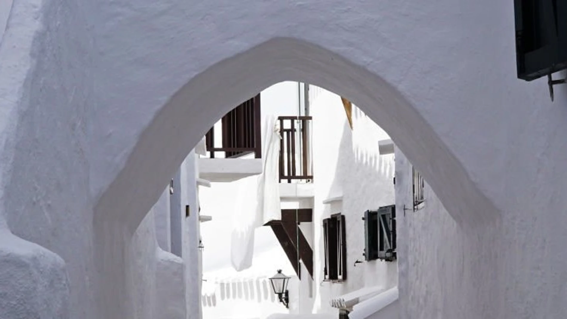 El pueblo de Menorca que está considerado como el 'Mykonos' de España