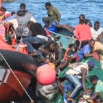 Siete fallecidos en el vuelco de un cayuco en el puerto de La Restinga, en El Hierro