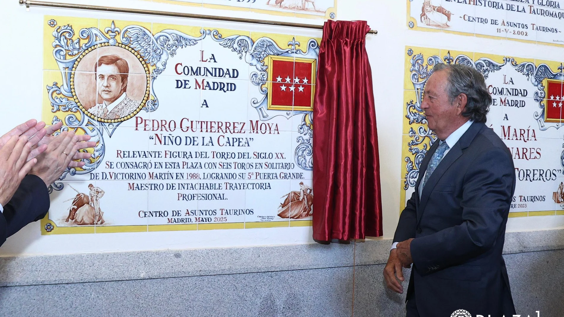 Las Ventas inmortaliza a El Niño de la Capea con un azulejo y un homenaje multitudinario