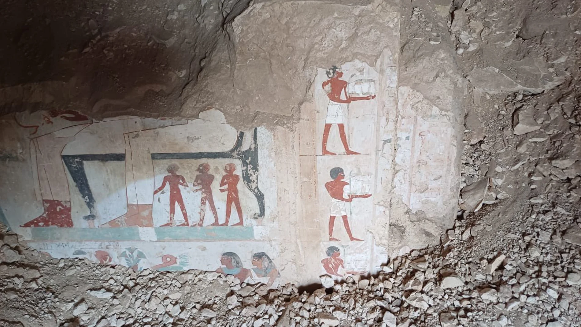 La misión arqueológica egipcia que trabaja en Draa Abul Naga, Luxor, ha descubierto tres tumbas que datan del Imperio Nuevo