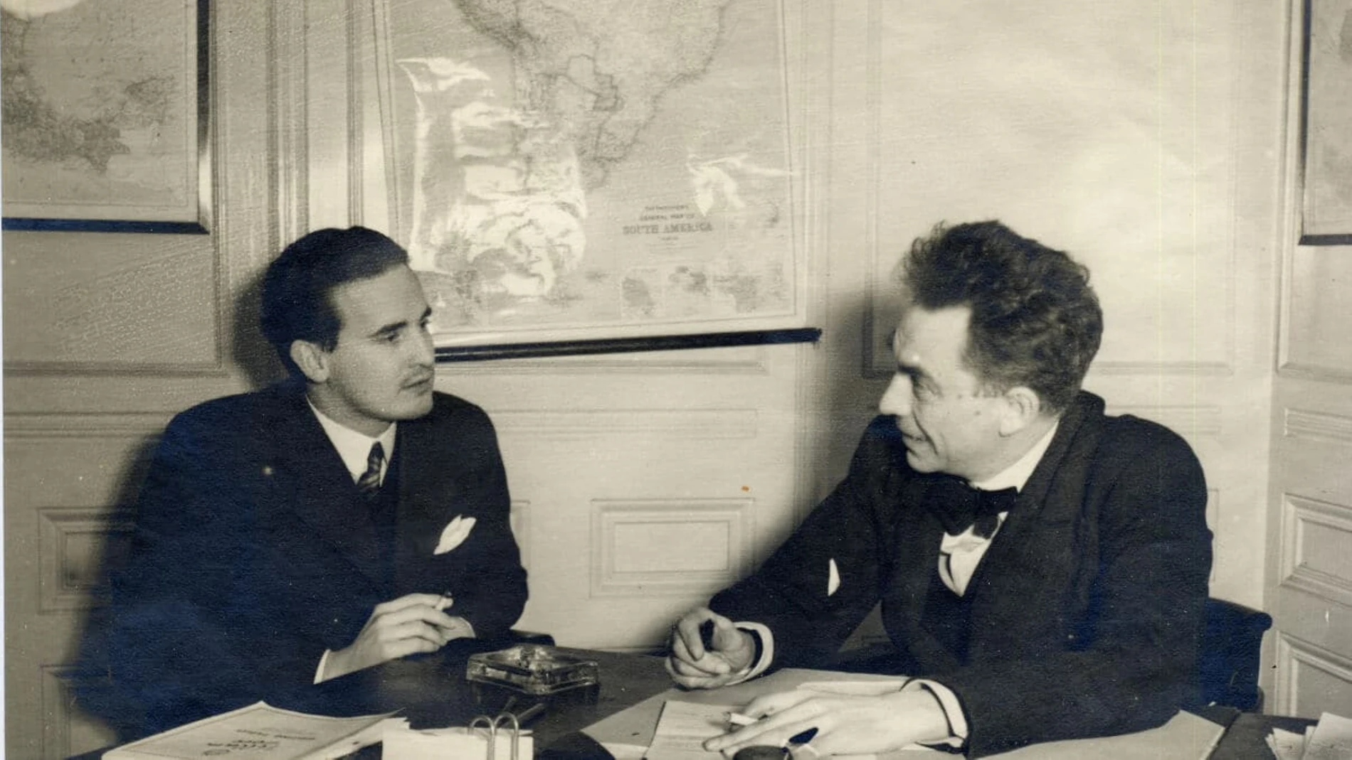 Manuel Chaves Nogales, durante una entrevista
