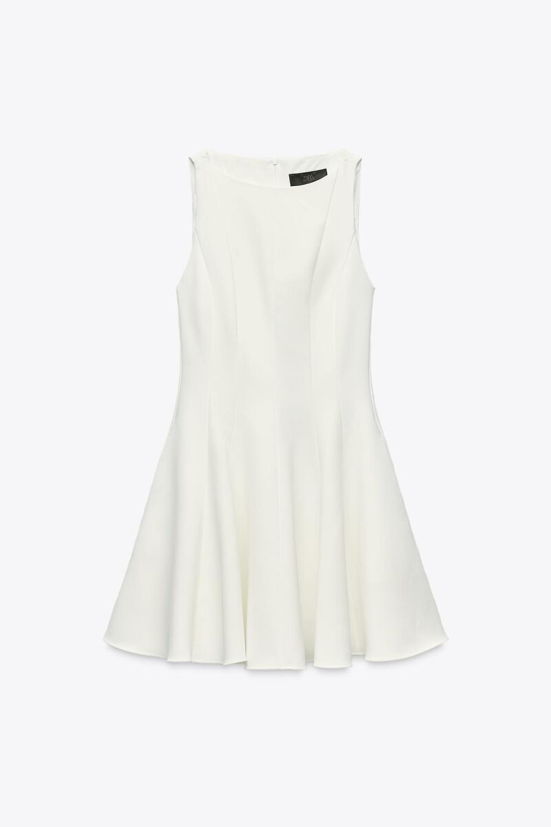 Vestido corto vuelo.
