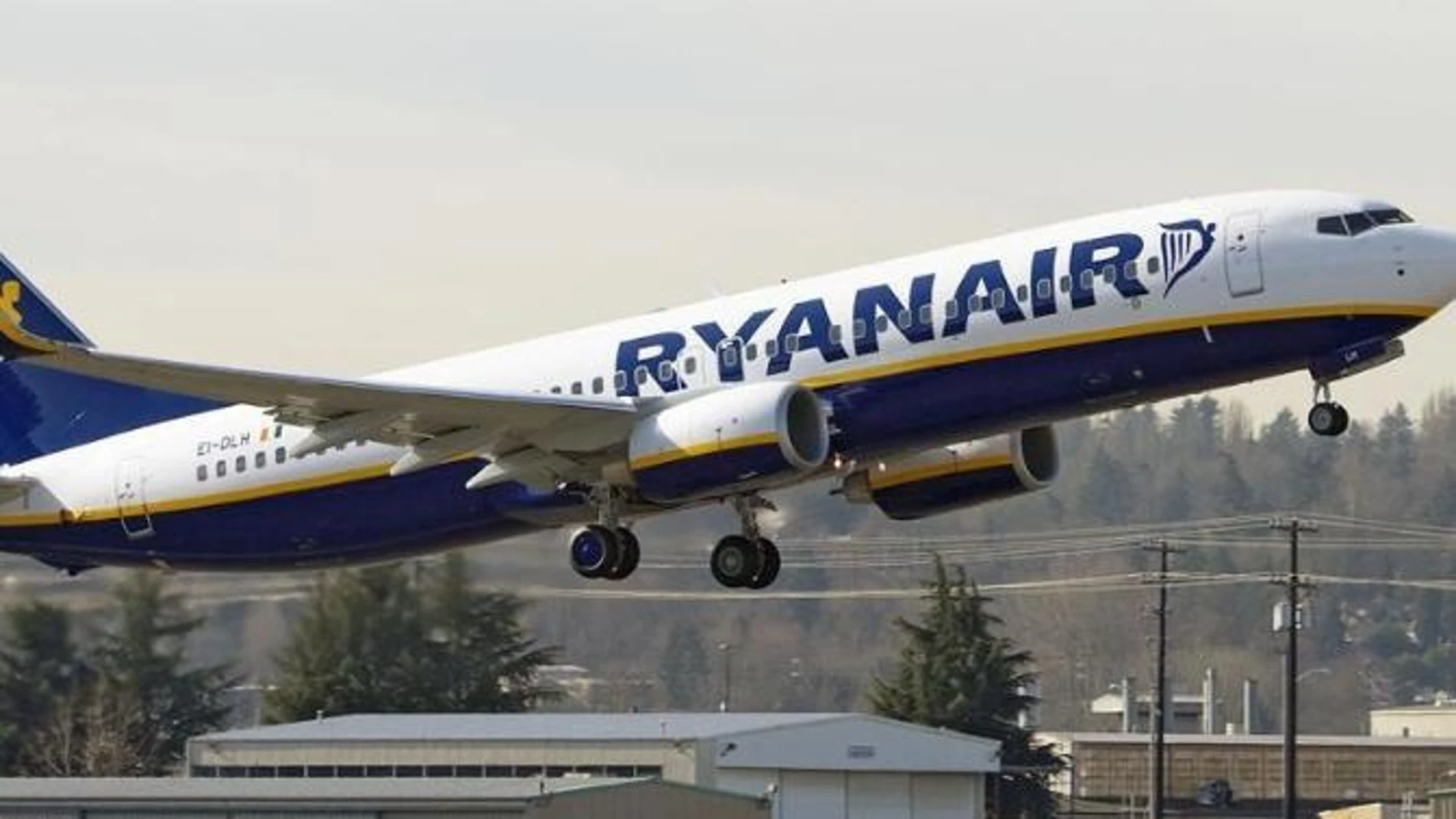 (Foto de ARCHIVO) Avión de Ryanair REMITIDA / HANDOUT por CEDIDA Fotografía remitida a medios de comunicación exclusivamente para ilustrar la noticia a la que hace referencia la imagen, y citando la procedencia de la imagen en la firma 29/06/2011