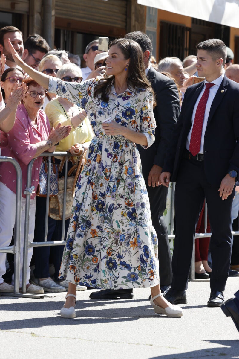 El look de la Reina Letizia en Cáceres.