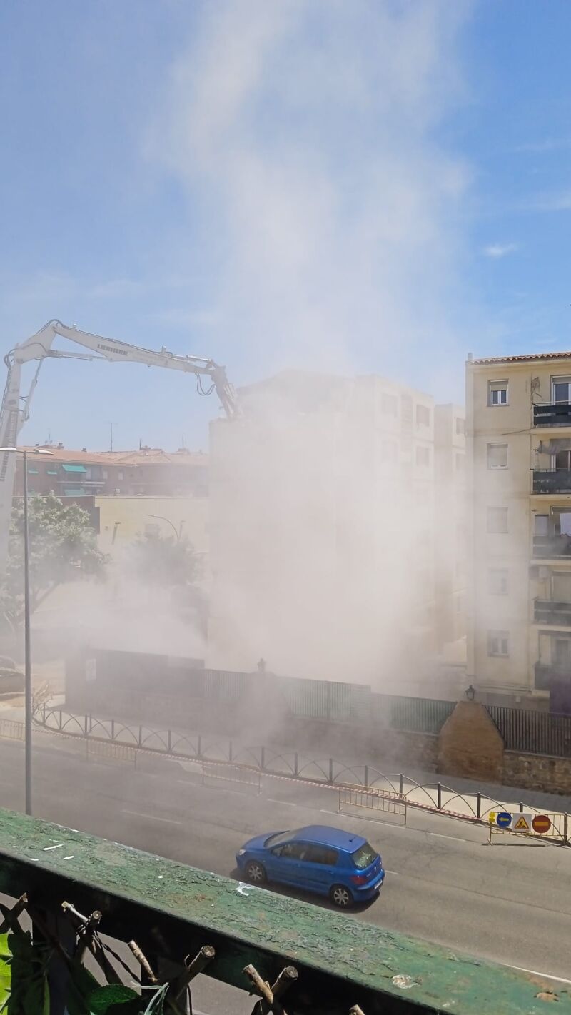 Primeros trabajos de demolición del Cuartel de la Guardia Civil de Toledo.