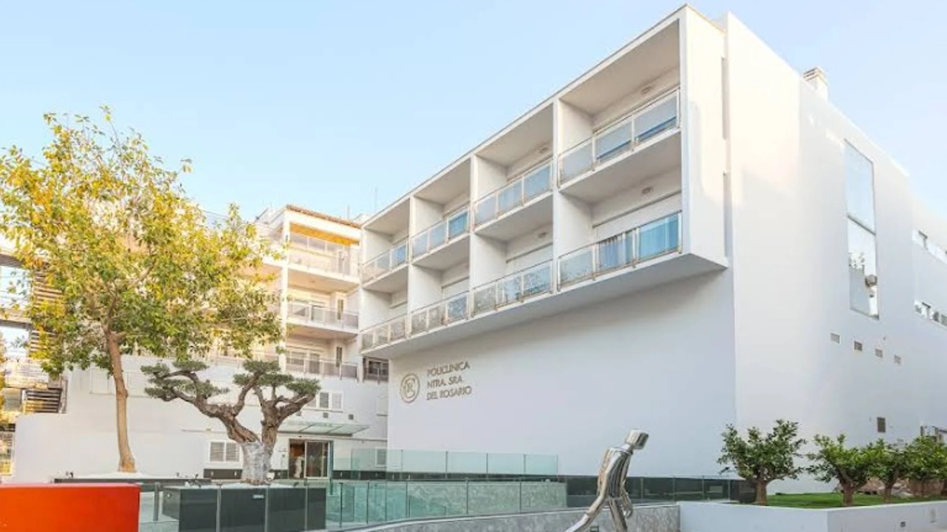 Un niño británico de ocho años se precipita de un tercer piso en Ibiza