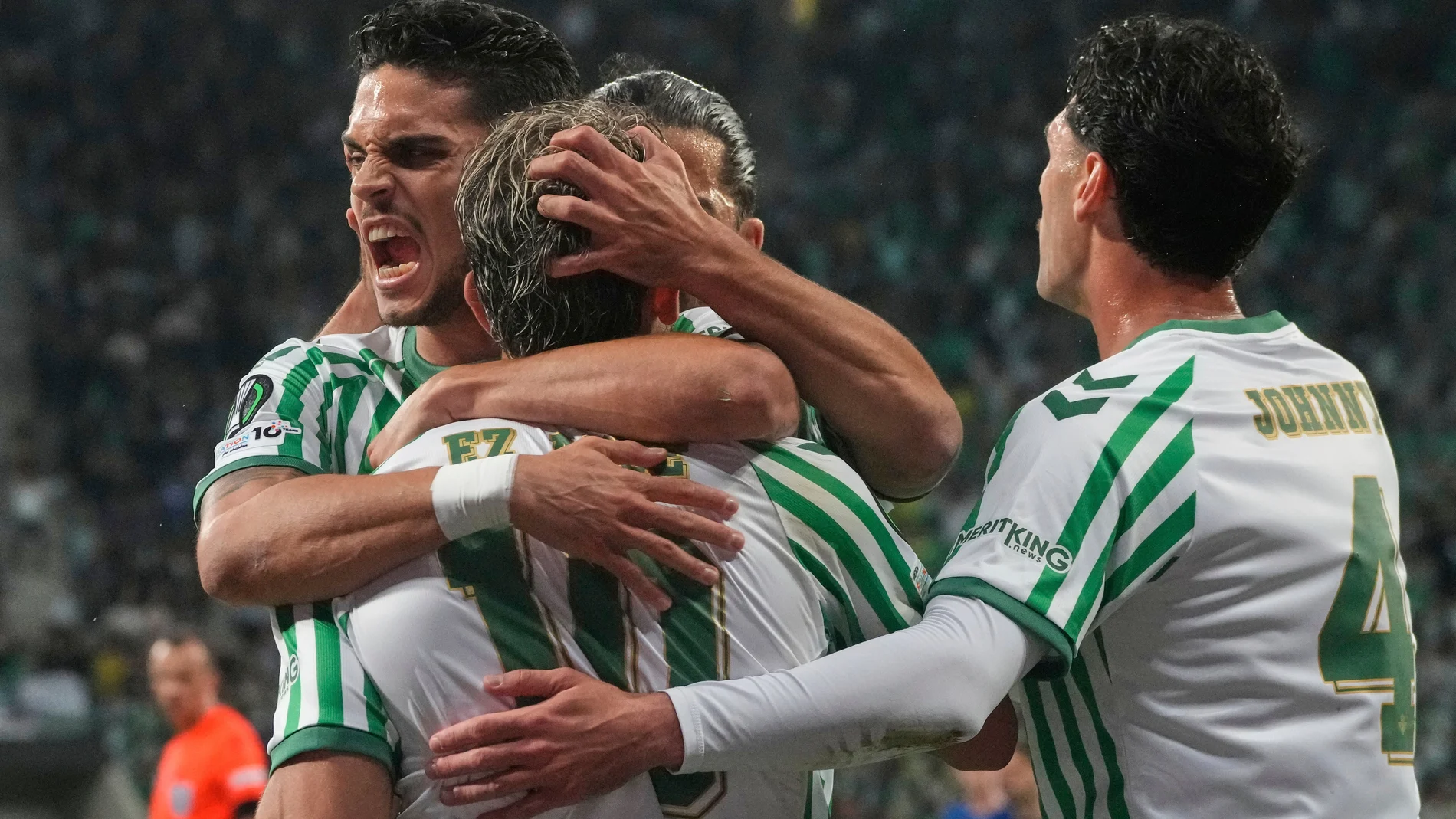 Los jugadores del Betis celebran el gol de Abde