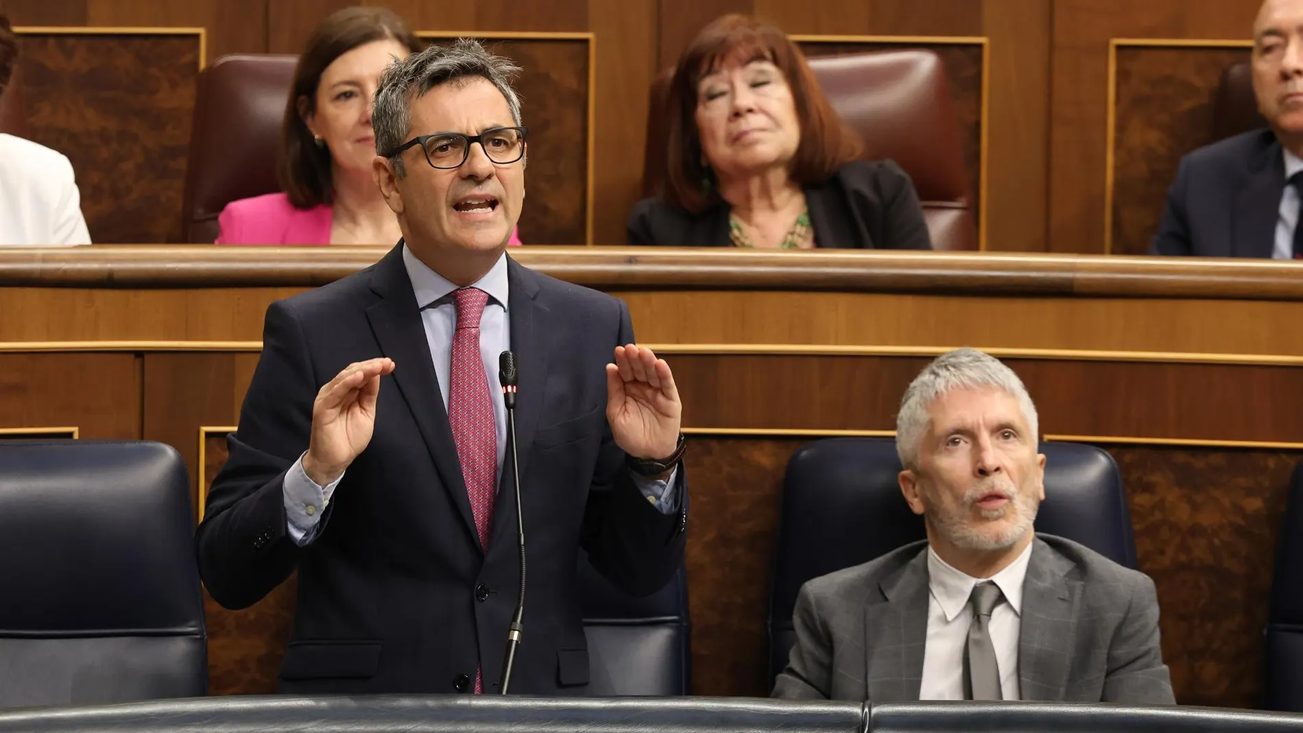 PP y Vox afean a Bolaños las actuaciones "mafiosas" de Leire Díez y el ministro clama contra la corrupción y los bulos