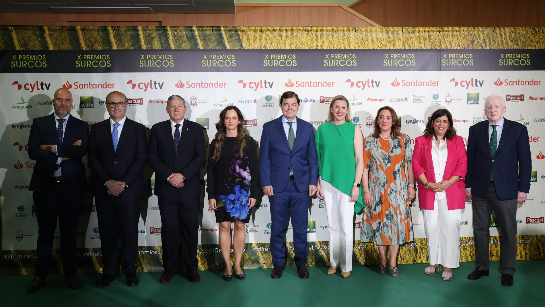 El presidente junto a Isabel Blanco, María González Corral, Javier Faúndez, Méndez Pozo, Jorge Losada o Beatriz Asensio, entre otros