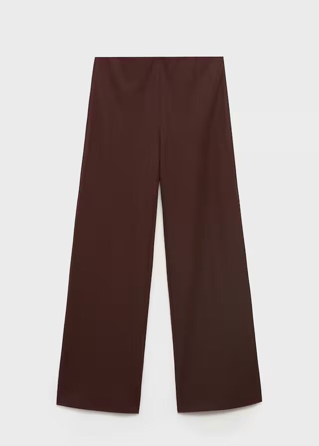Pantalón recto fluido.