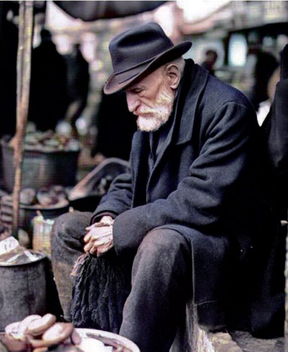 El Tío Carcoma. Uno de los personajes más célebres fue este anciano que, a base de llevar una vida modesta y de vender trastos viejos, reunió un asombroso capital