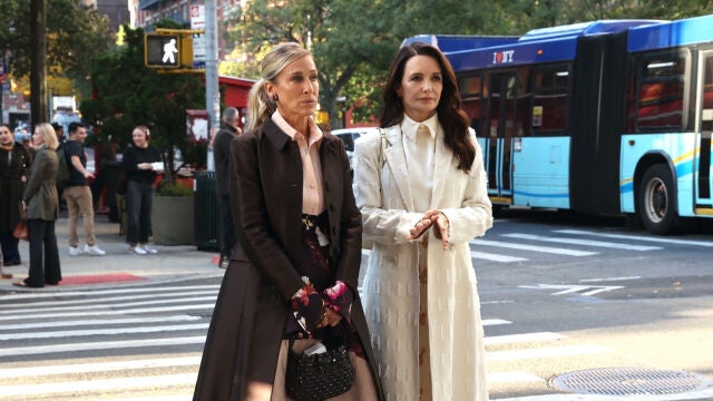 Sarah Jessica Parker y Kristin Davis en la tercera temporada de "And Just Like That...".