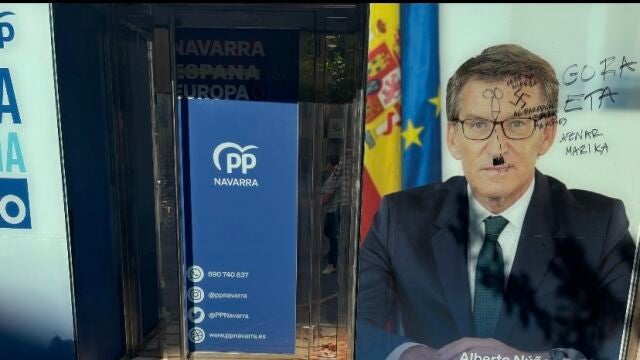 Sede del PP de Navarra en Pamplona con pintadas proetarras.