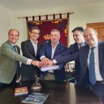 Representantes de la Consejería de Industria y el alcalde de Aznalcóllar celebran la reapertura de la mina