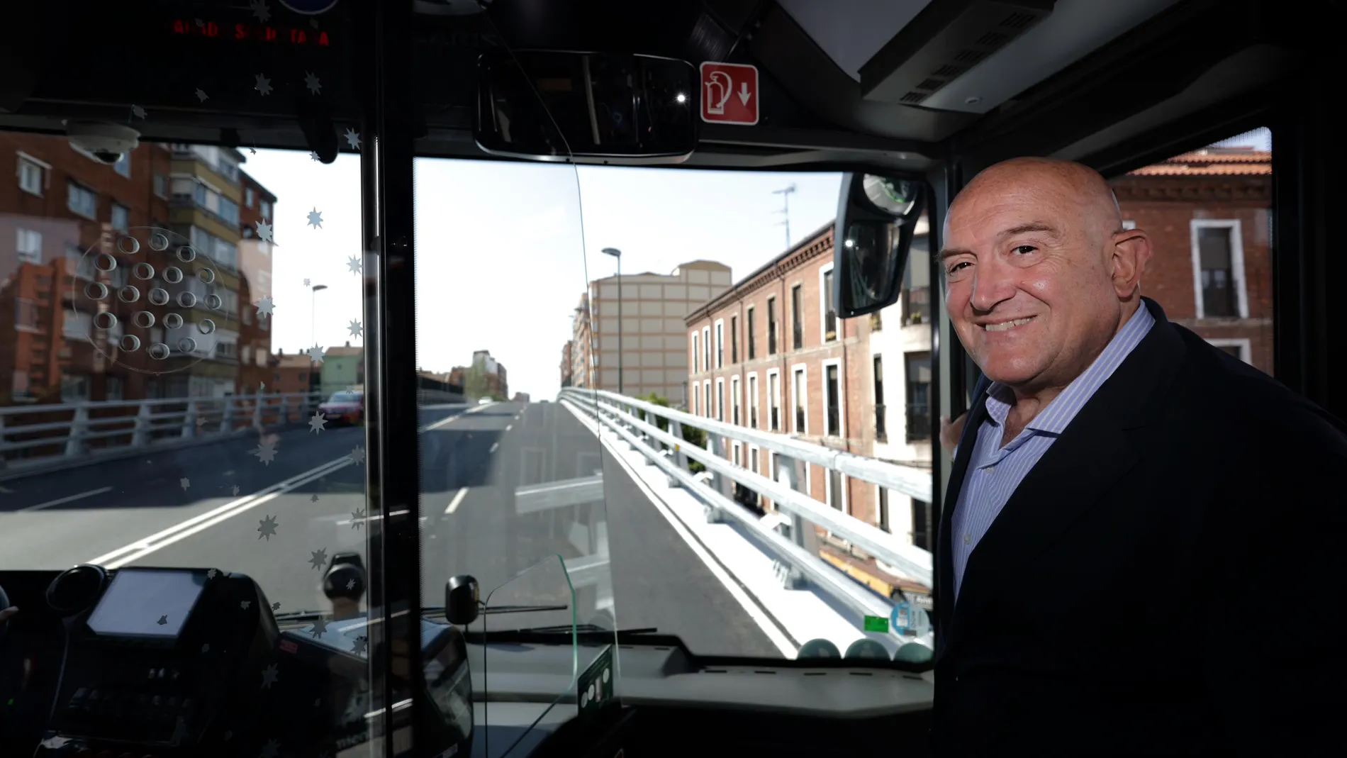 El alcalde de Vailladolid, Jesús Julio Carnero, durante la visita a Arco Ladrillo
