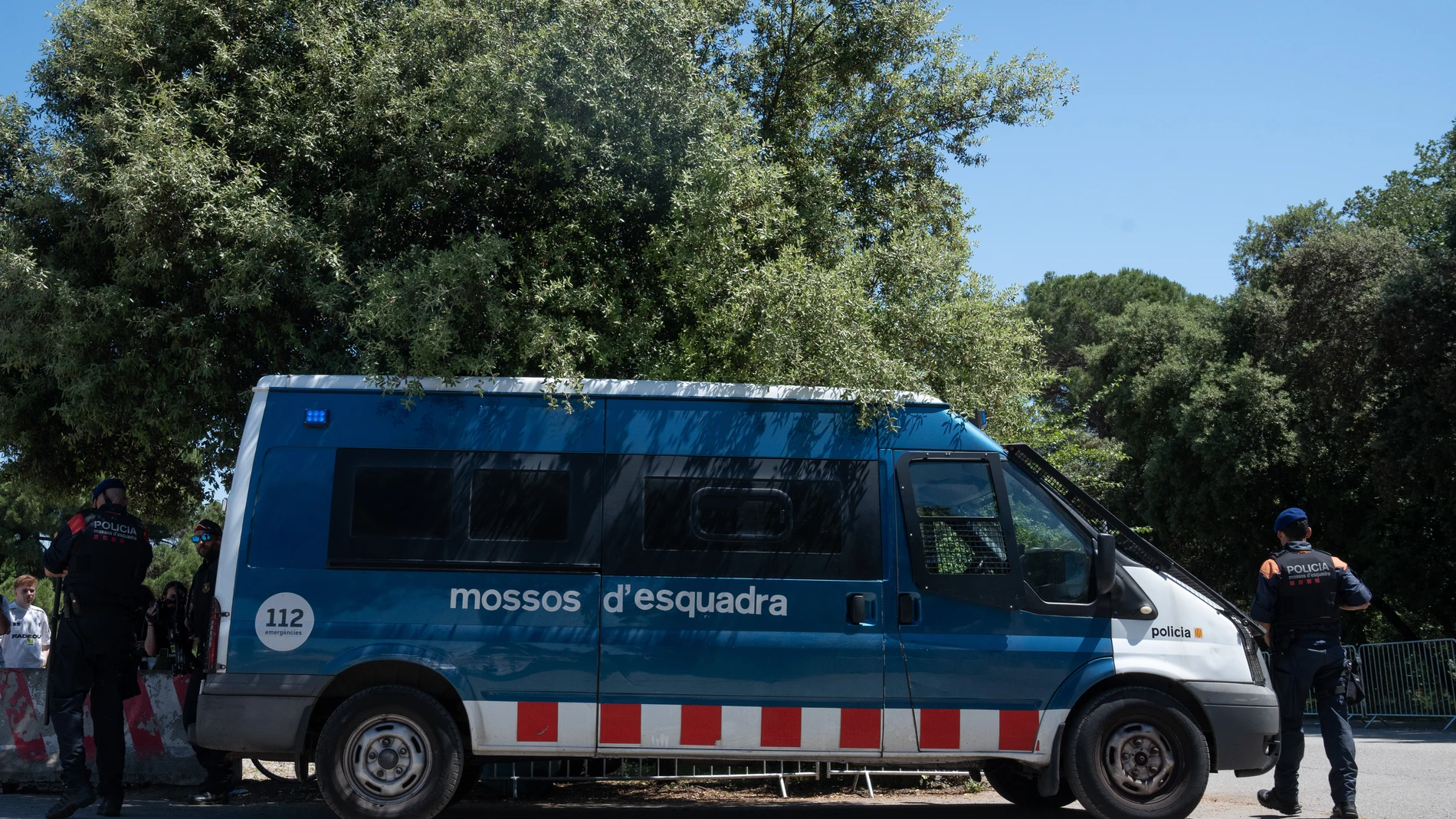 Un furgón de los Mossos d'Esquadra en el dispositivo de seguridad especial para el GP de F1, a 30 de mayo de 2025, en Montmeló, Barcelona, Catalunya (España). Los Mossos d'Esquadra han desplegado un dispositivo que llega a los 620 agentes desde hoy hasta el domingo, 1 de junio para el Gran Premio de Fórmula 1 en el Circuit de Catalunya de Montmeló (Barcelona), con el objetivo de garantizar la seguridad en las inmediaciones y en su interior, así como la movilidad de su entorno en coordinación ...
