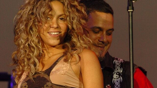 Alejandro Sanz y Shakira lanzan el video 'Bésame', una canción "espontánea" de un "reencuentro histórico"