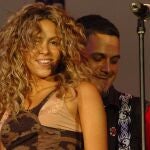 Alejandro Sanz y Shakira lanzan el video 'Bésame', una canción "espontánea" de un "reencuentro histórico"