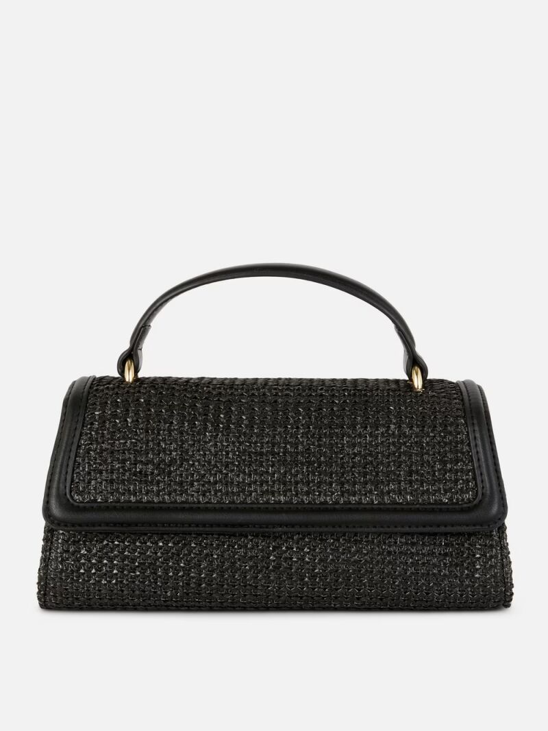 Bolso de paja con asa.