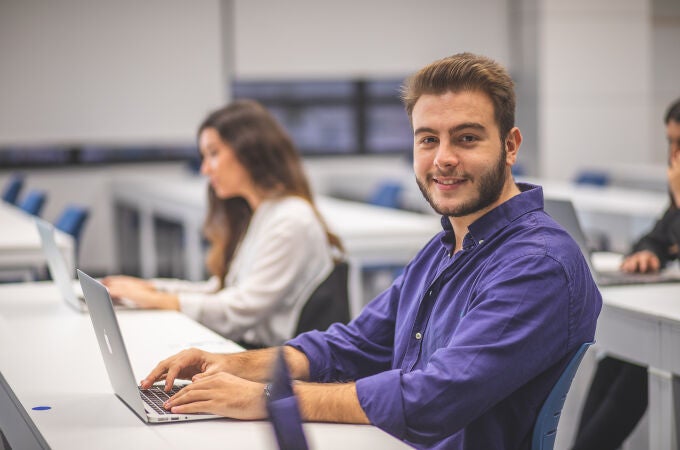 La Universidad Loyola ofrece una amplia variedad de titulaciones y programas completamente actualizados