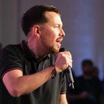 Pablo Iglesias luce un moderno degradado