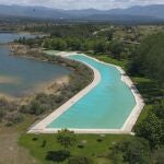 Así es la piscina natural más grande de España: está en Madrid y abierta al público