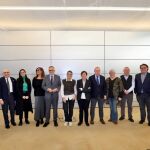 Josep Tabernero (segundo por la izquierda), con los miembros que forman el comité de expertos Cairos y la consejera de Salud de la Generalitat, Olga Pané (en el centro)