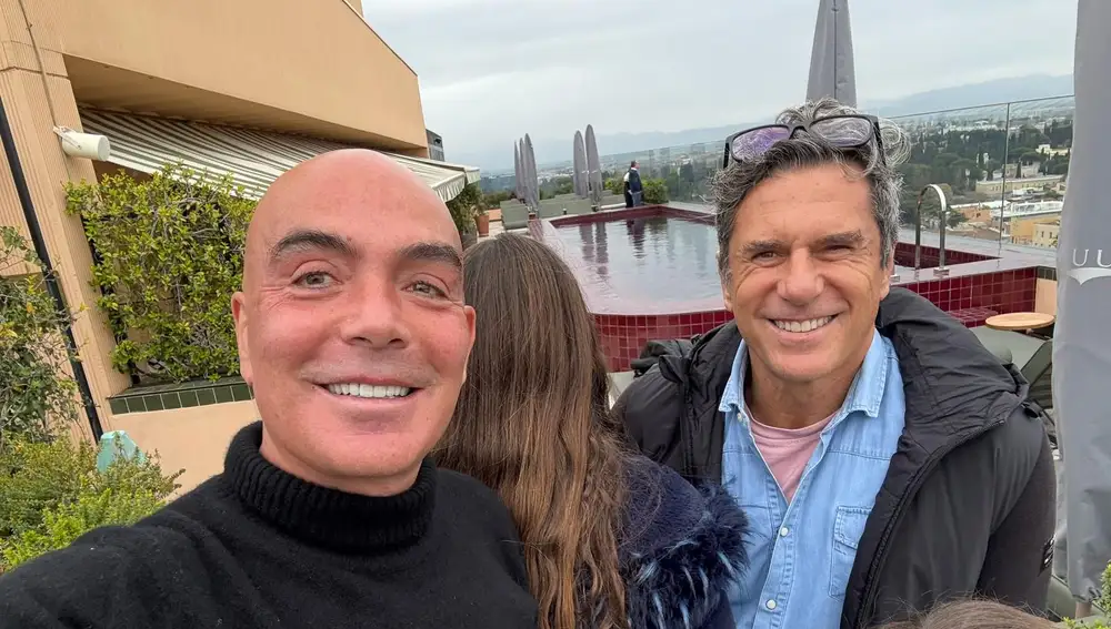 Kike Sarasola, su marido Carlos Marrero y sus hijos