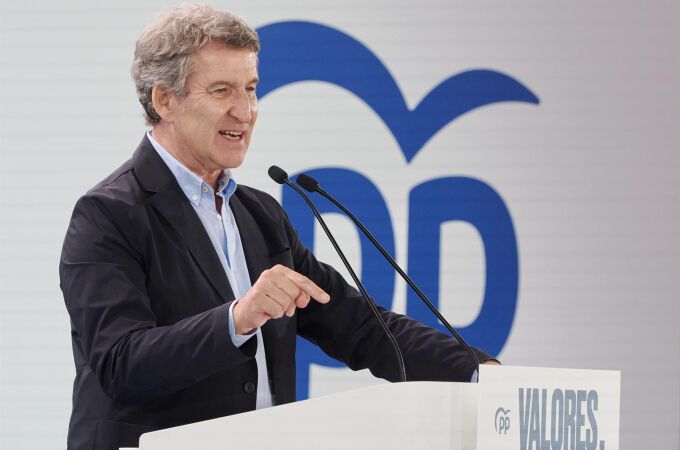 AM- Feijóo defiende la concentración del 8 de junio contra Sánchez: "Iremos sin siglas, con la camiseta de la decencia"