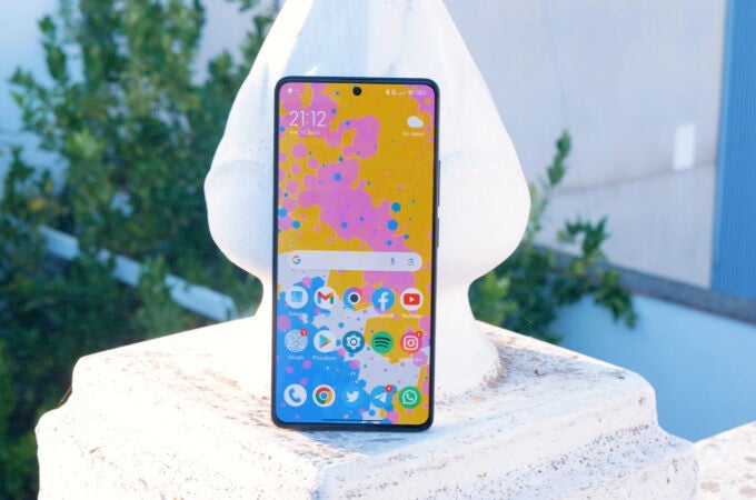 El POCO M6 Pro tiene una pantalla de 6,67 pulgadas