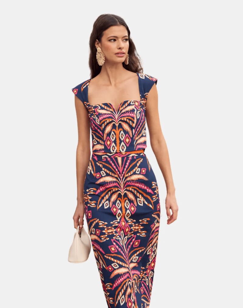 Top de mujer con escote con abertura y pinzas delanteras.