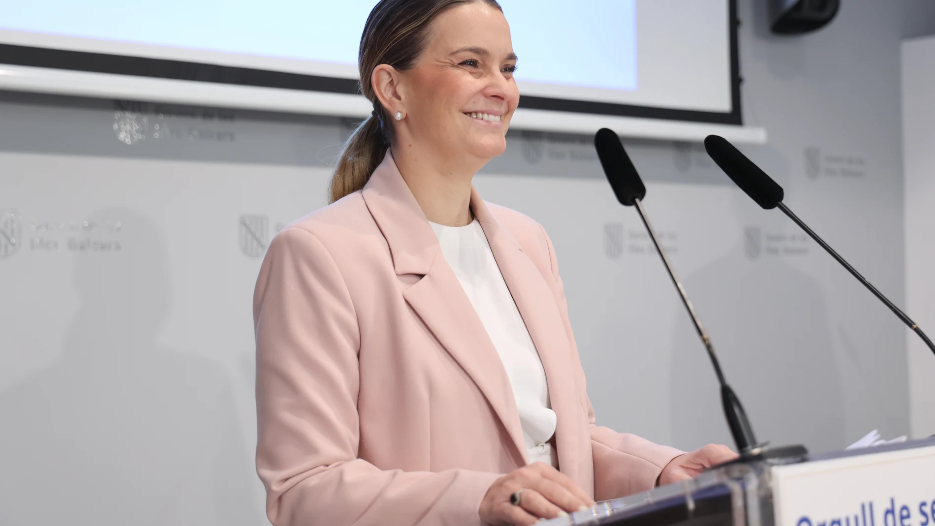 La presidenta del Govern balear, Marga Prohens, ofrece una rueda de prensa tras la reunión del Consell de Govern, en el Consolat del Mar, a 30 de mayo de 2025, en Palma de Mallorca, Mallorca, Baleares (España). Durante la reunión, PP y Vox han alcanzado un acuerdo para aprobar los presupuestos autonómicos de 2025. El acuerdo se ha producido tras semanas de negociación en las que el PP ha cerrado pactos con Vox para aprobar normativas sobre turismo, vivienda y conocimiento de catalán para trab...