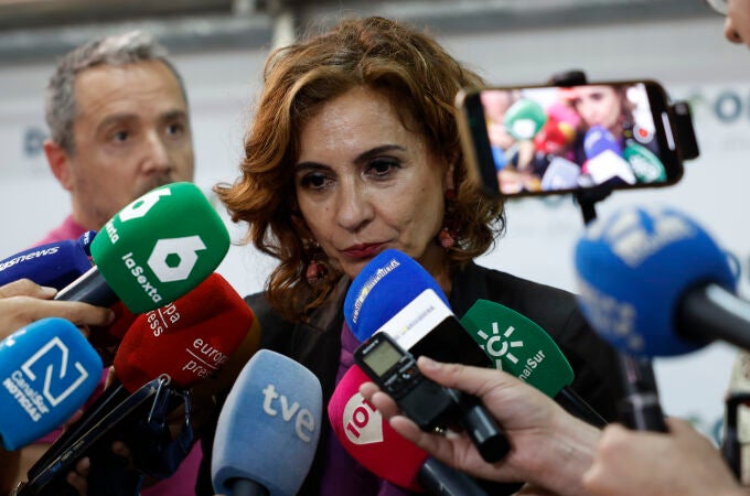 Montero garantiza que el PSOE llegará hasta el final si hubo conducta irregular de Díez