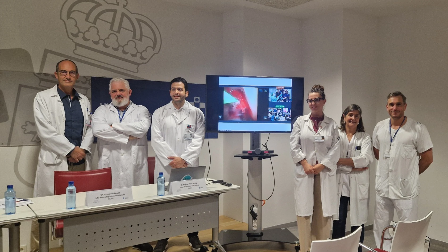 El HUCA realiza con éxito una intervención pionera en Europa al destruir con microondas un tumor bronquial para restaurar el paso de aire en el pulmón