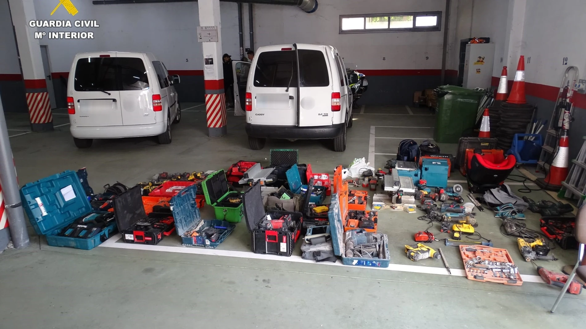 Efectos robados en vehículos comerciales en Galicia REMITIDA / HANDOUT por Guardia Civil Fotografía remitida a medios de comunicación exclusivamente para ilustrar la noticia a la que hace referencia la imagen, y citando la procedencia de la imagen en la firma 30/05/2025