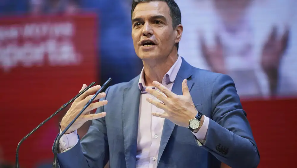 Pedro Sánchez felicita a Canarias en su día destacando que es "una tierra que acoge" y que cuida lo que "la hace única"