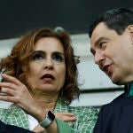 María Jesús Montero y Juanma Moreno, en Polonia