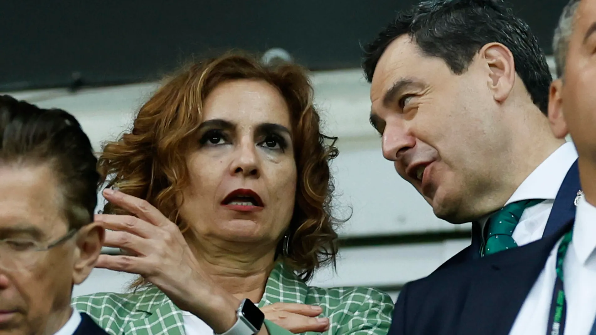 María Jesús Montero y Juanma Moreno, en Polonia