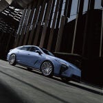 Lexus eleva el concepto de estilo, lujo y refinamiento de las berlinas con el nuevo ES