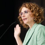 La vicepresidenta primera del Gobierno y secretaria general del PSOE andaluz, María Jesús Montero, asiste a la entrega de los Premios de Medio Ambiente Hermenelindo Castro