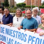La vicepresidenta Isabel Blanco encabeza la manifestación de Zamora, junto a la consejera Leticia García, el presidente de la Diputación, Javier Faúndez; y el alcalde Francisco Guarido