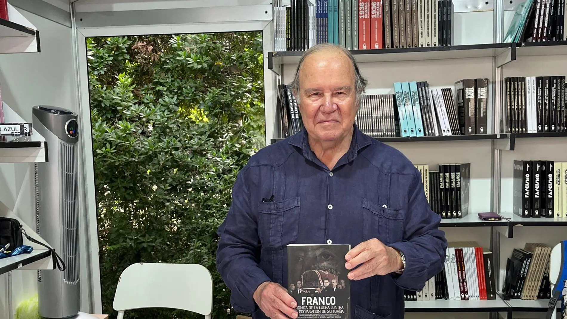 El presidente de la Fundación Franco, Juan Chicharro, ayer en la madrileña feria del libro